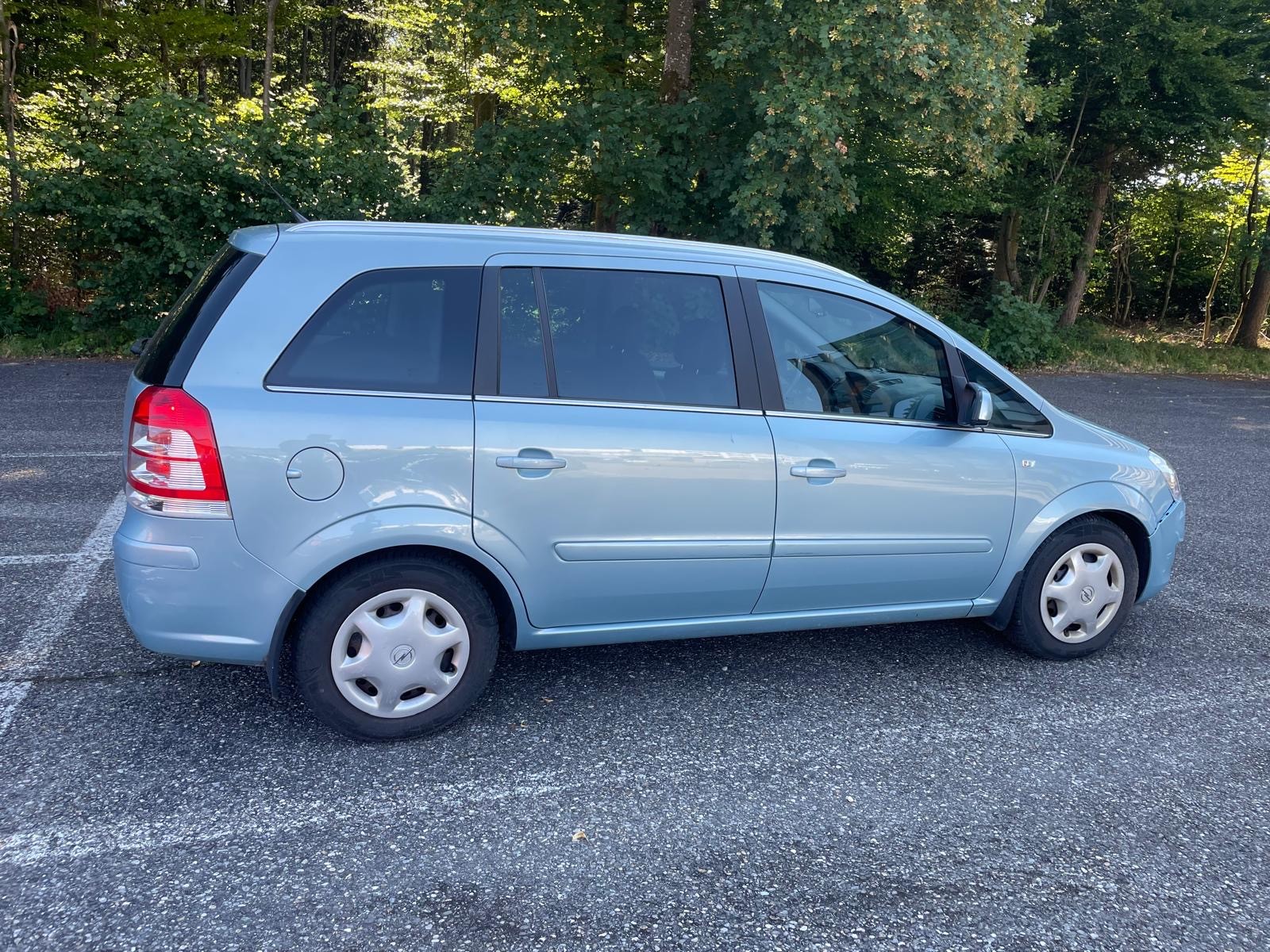 OPEL Zafira 1.8i 16V Cosmo-image-10