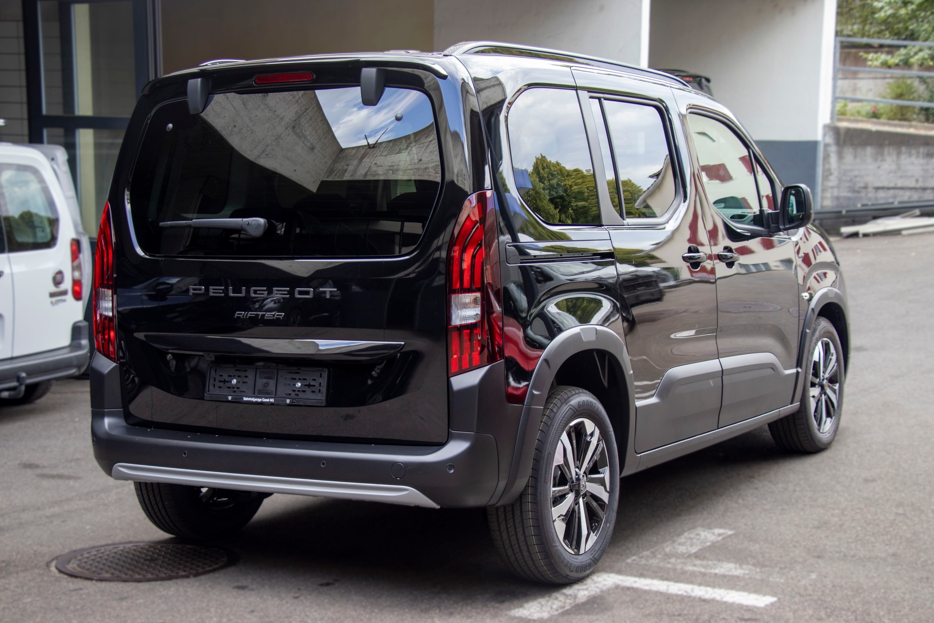 PEUGEOT Rifter 1.5 BlueHDi GT EAT8-showroom-element-3