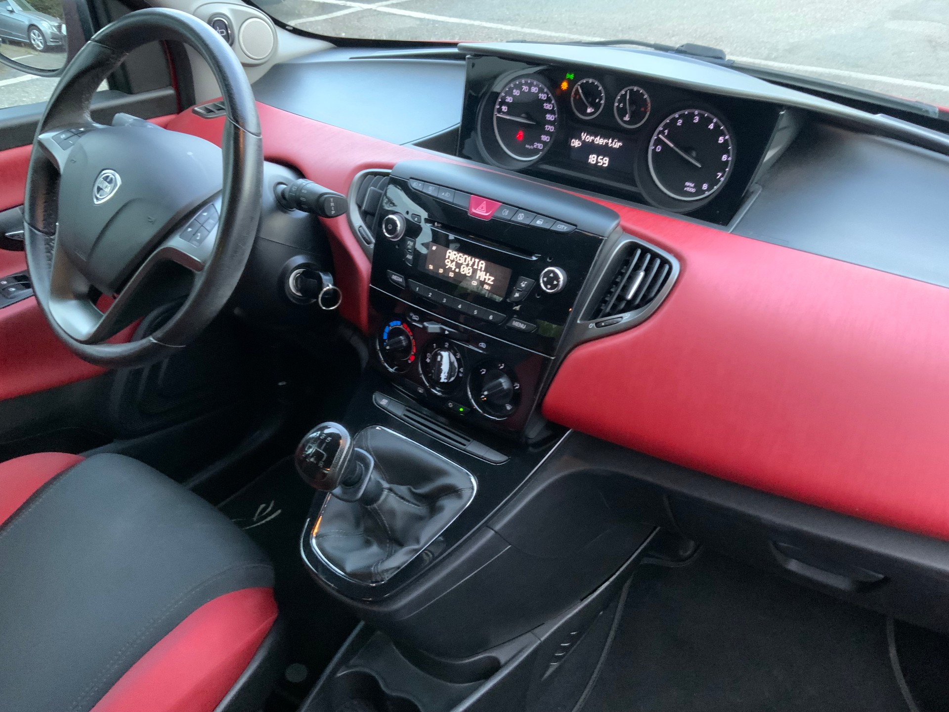 LANCIA Ypsilon 1.2 Black&Red-image-10