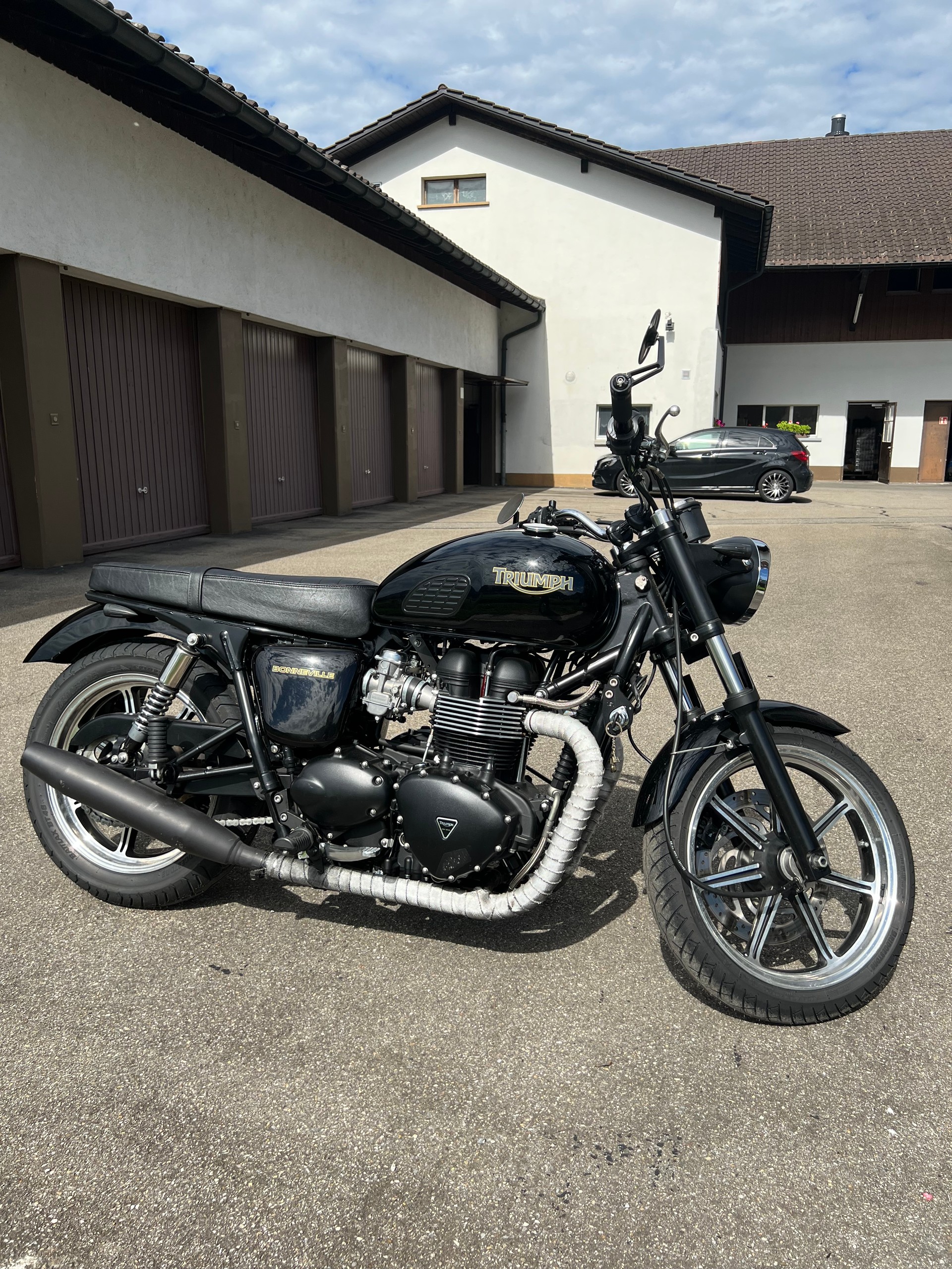 TRIUMPH Bonneville-image-3