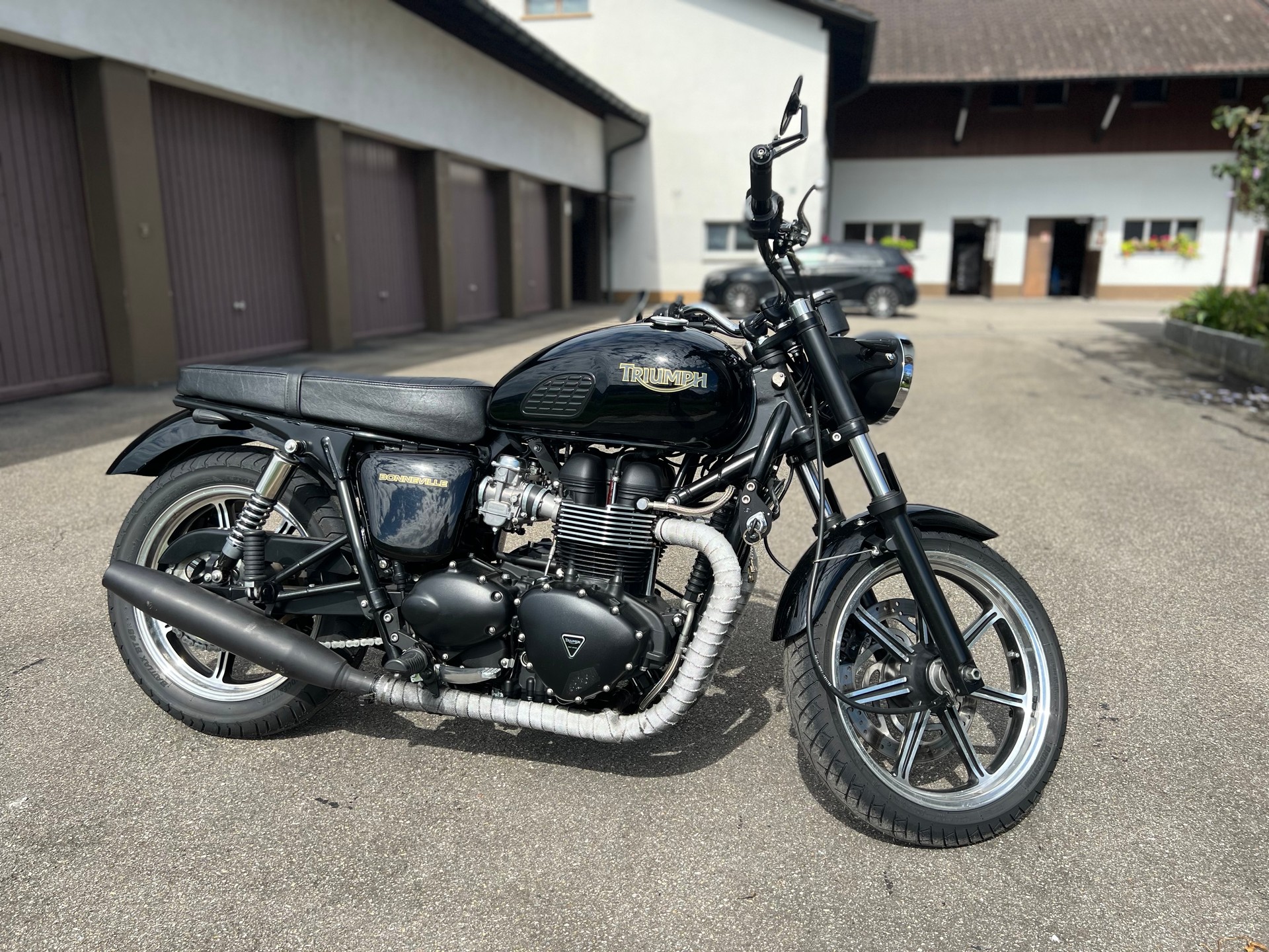 TRIUMPH Bonneville-image-6