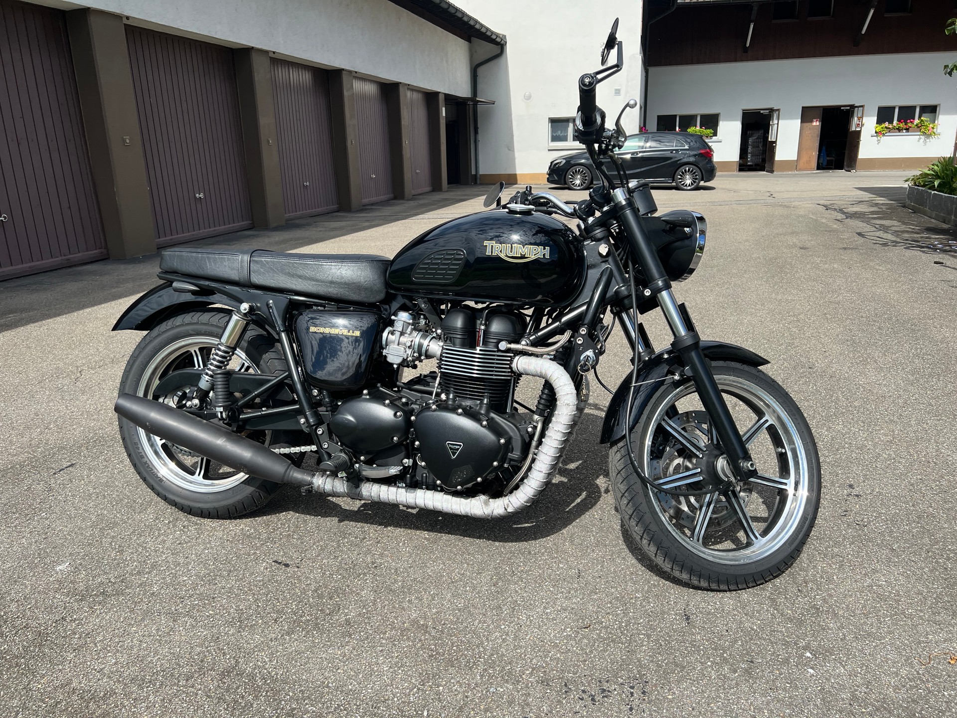 TRIUMPH Bonneville-image-4