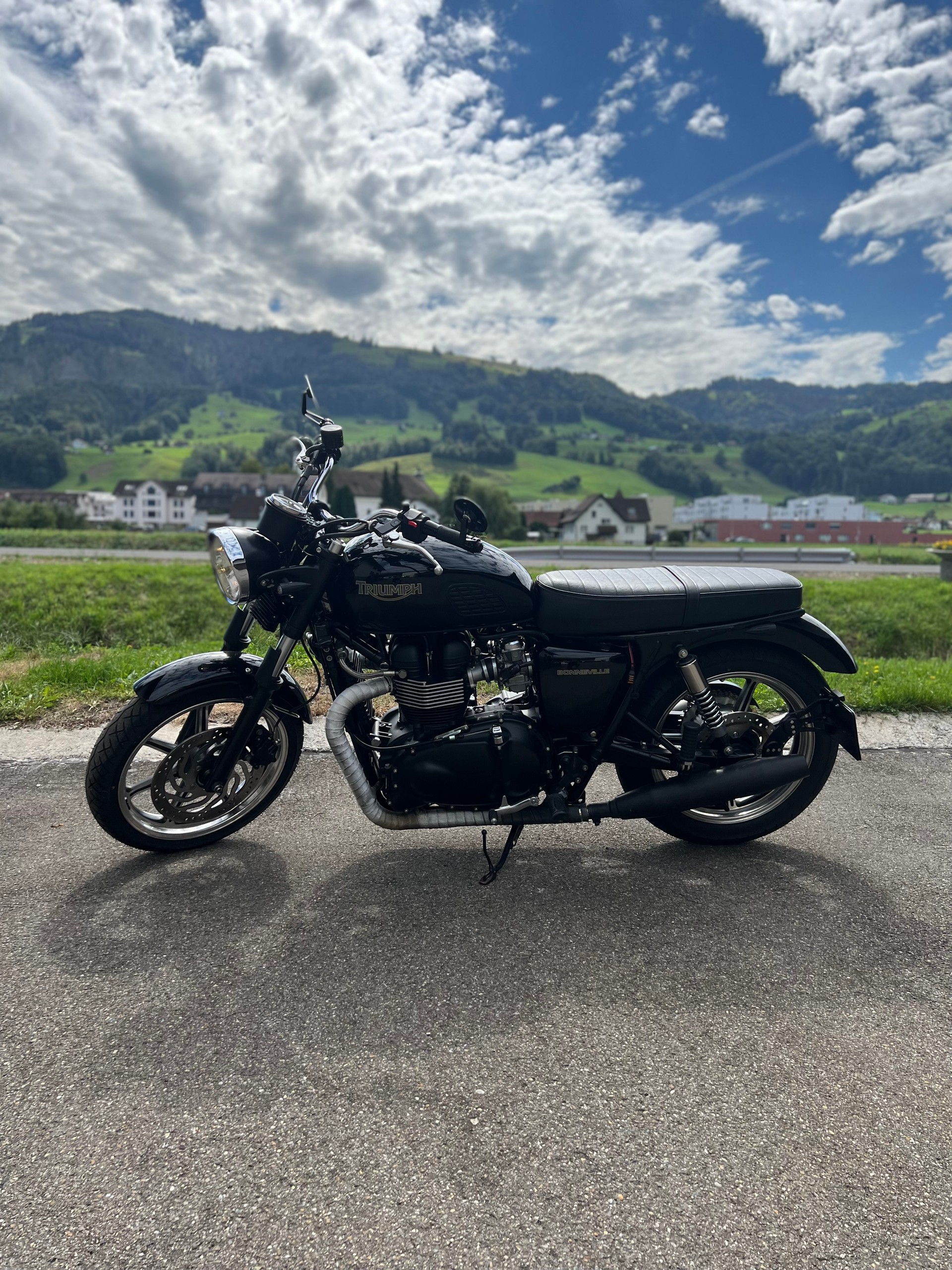TRIUMPH Bonneville-image-8