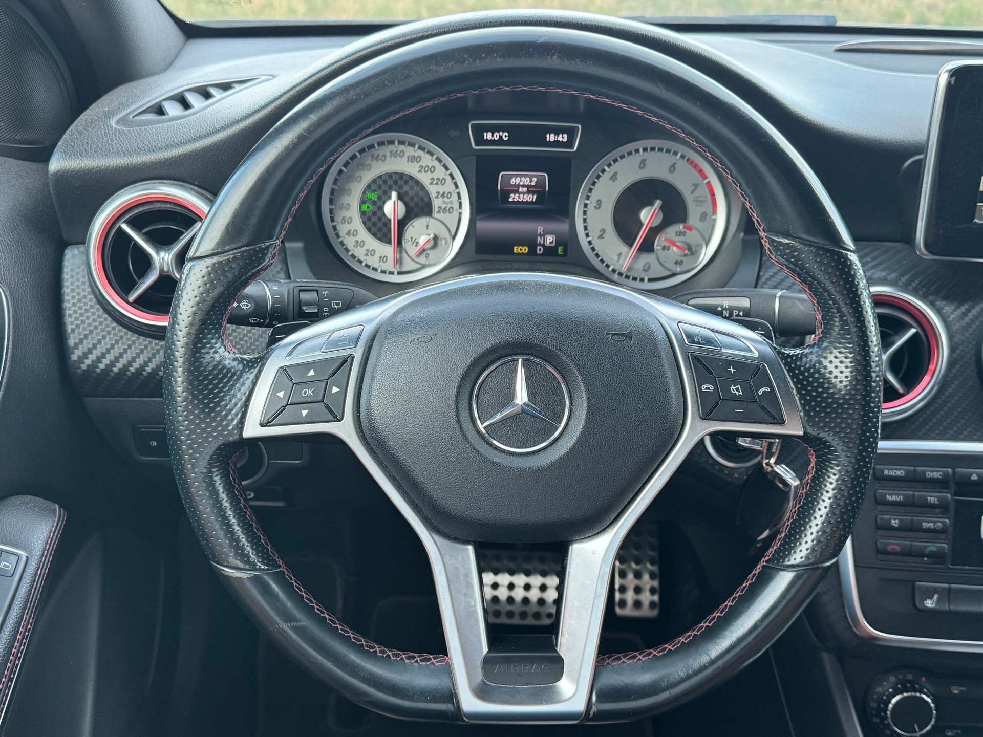 MERCEDES-BENZ A 250 AMG Line 4Matic 7G-DCT-image-12
