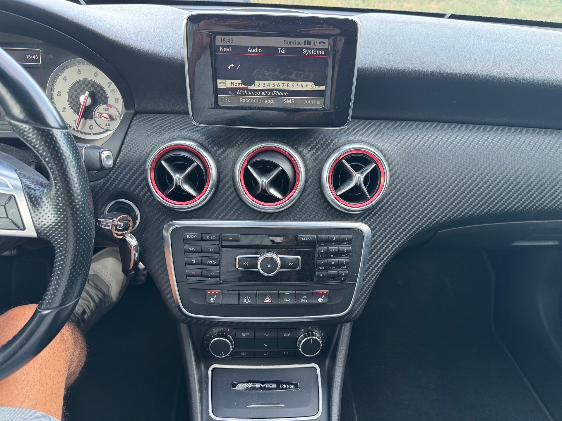 MERCEDES-BENZ A 250 AMG Line 4Matic 7G-DCT-image-10