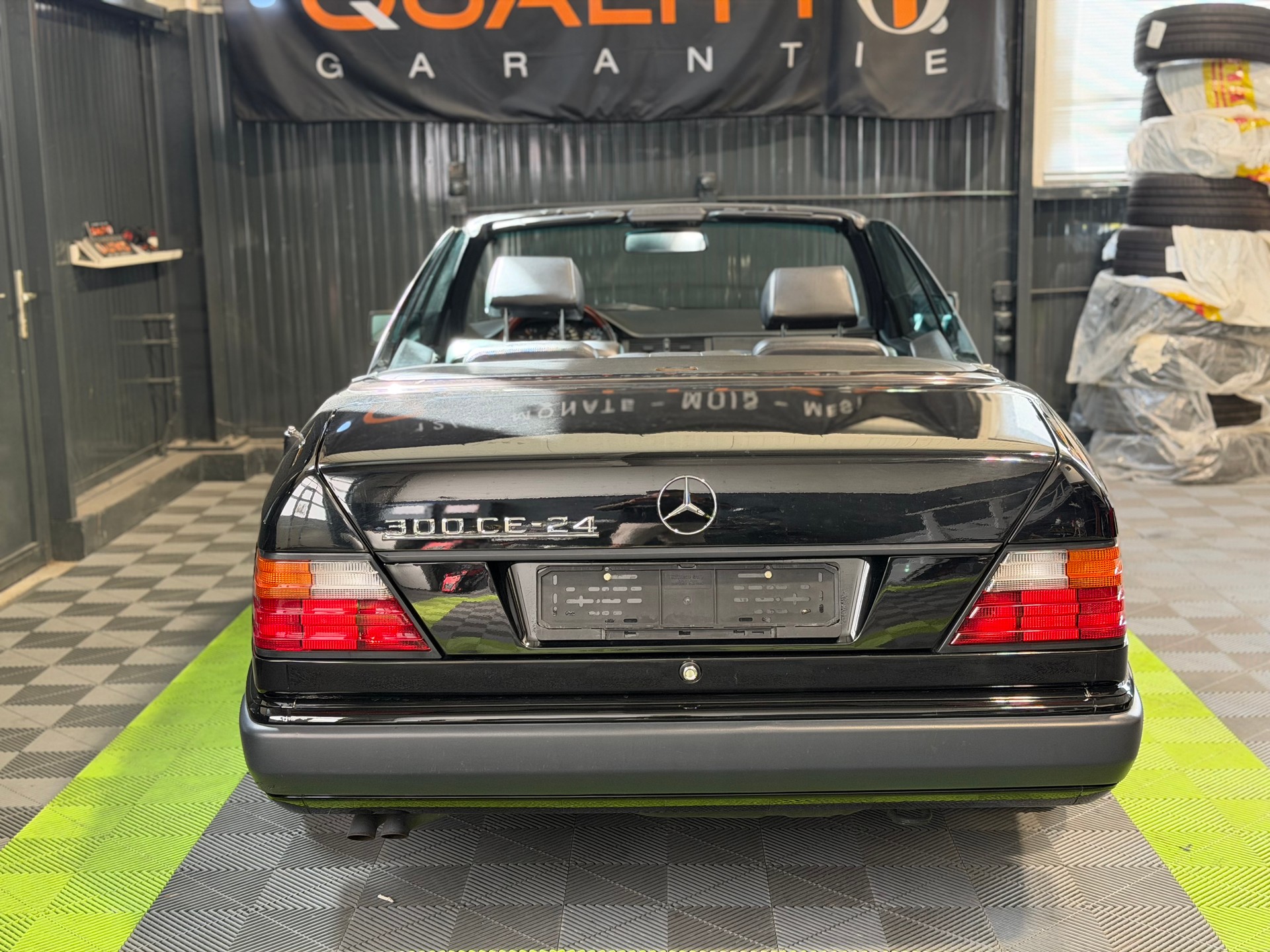 MERCEDES-BENZ 300 CE-24 Cabrio-image-5