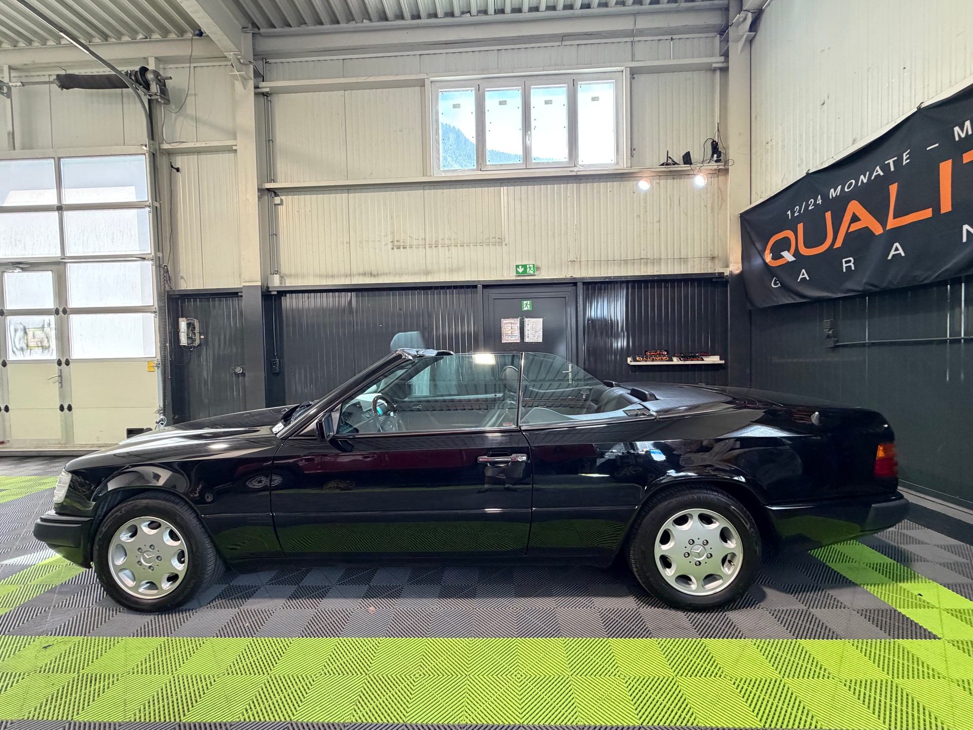 MERCEDES-BENZ 300 CE-24 Cabrio-image-6