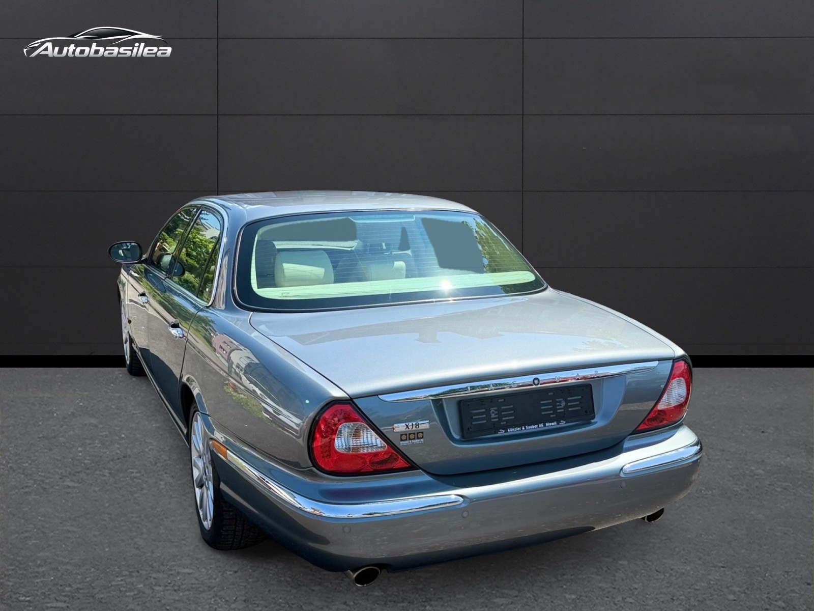 JAGUAR XJ8 3.5 V8 Classic-showroom-element-2