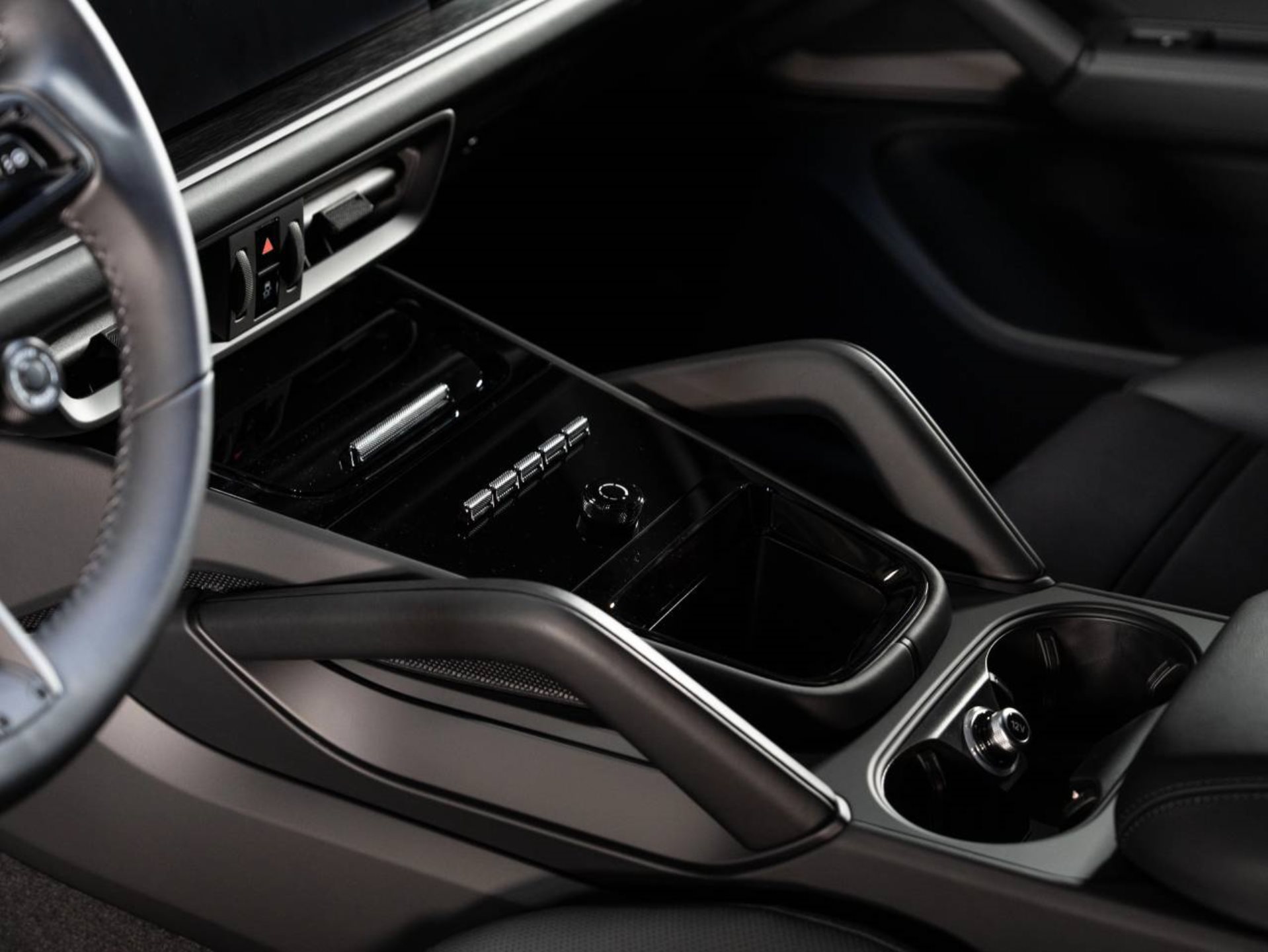 PORSCHE Cayenne E-Hybrid Black Edition-image-11