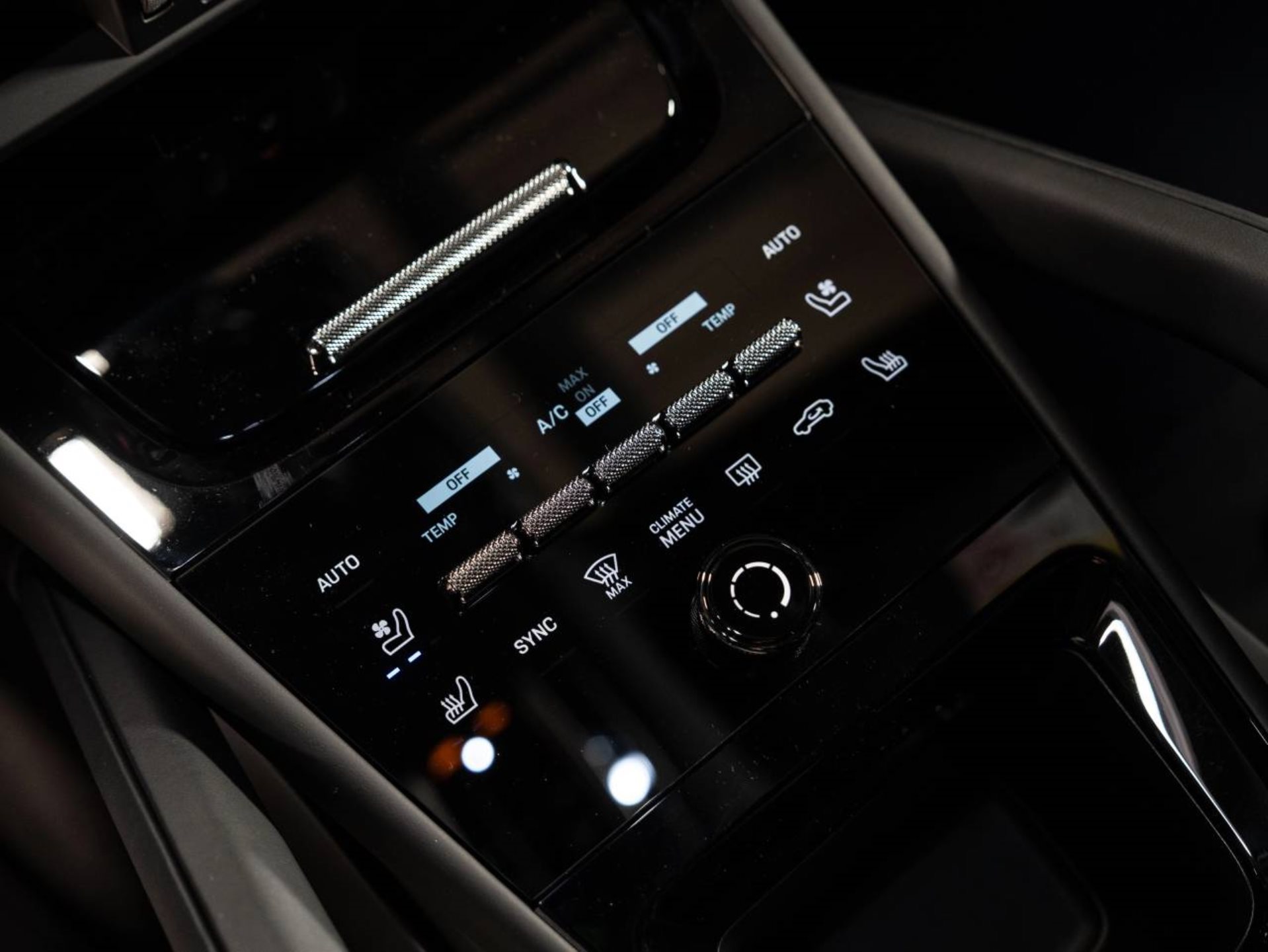 PORSCHE Cayenne E-Hybrid Black Edition-image-16