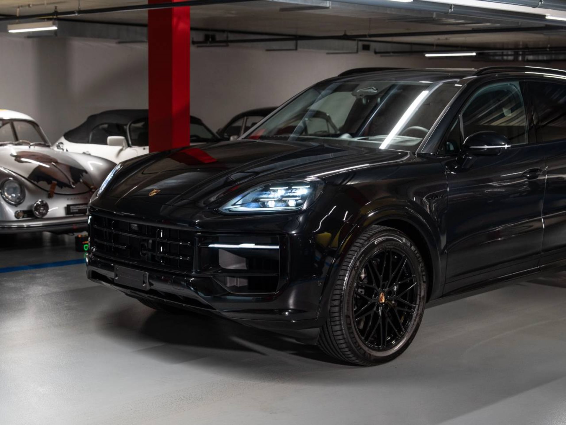 PORSCHE Cayenne E-Hybrid Black Edition-image-23