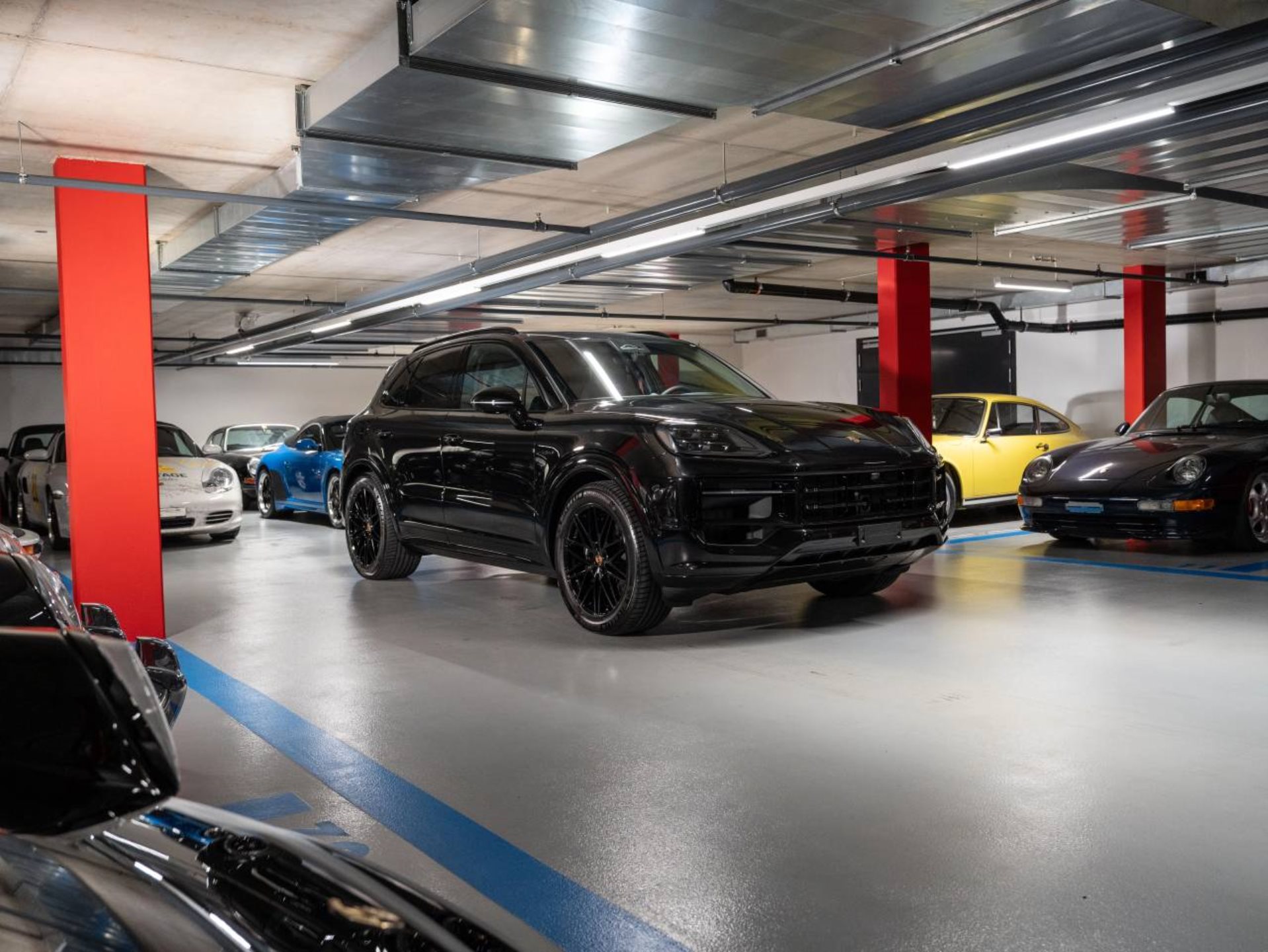 PORSCHE Cayenne E-Hybrid Black Edition-showroom-element-2