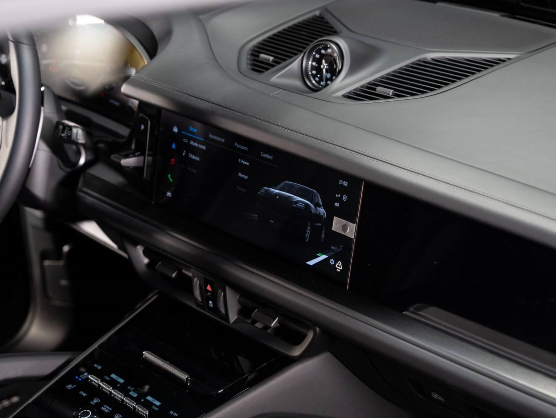 PORSCHE Cayenne E-Hybrid Black Edition-image-19