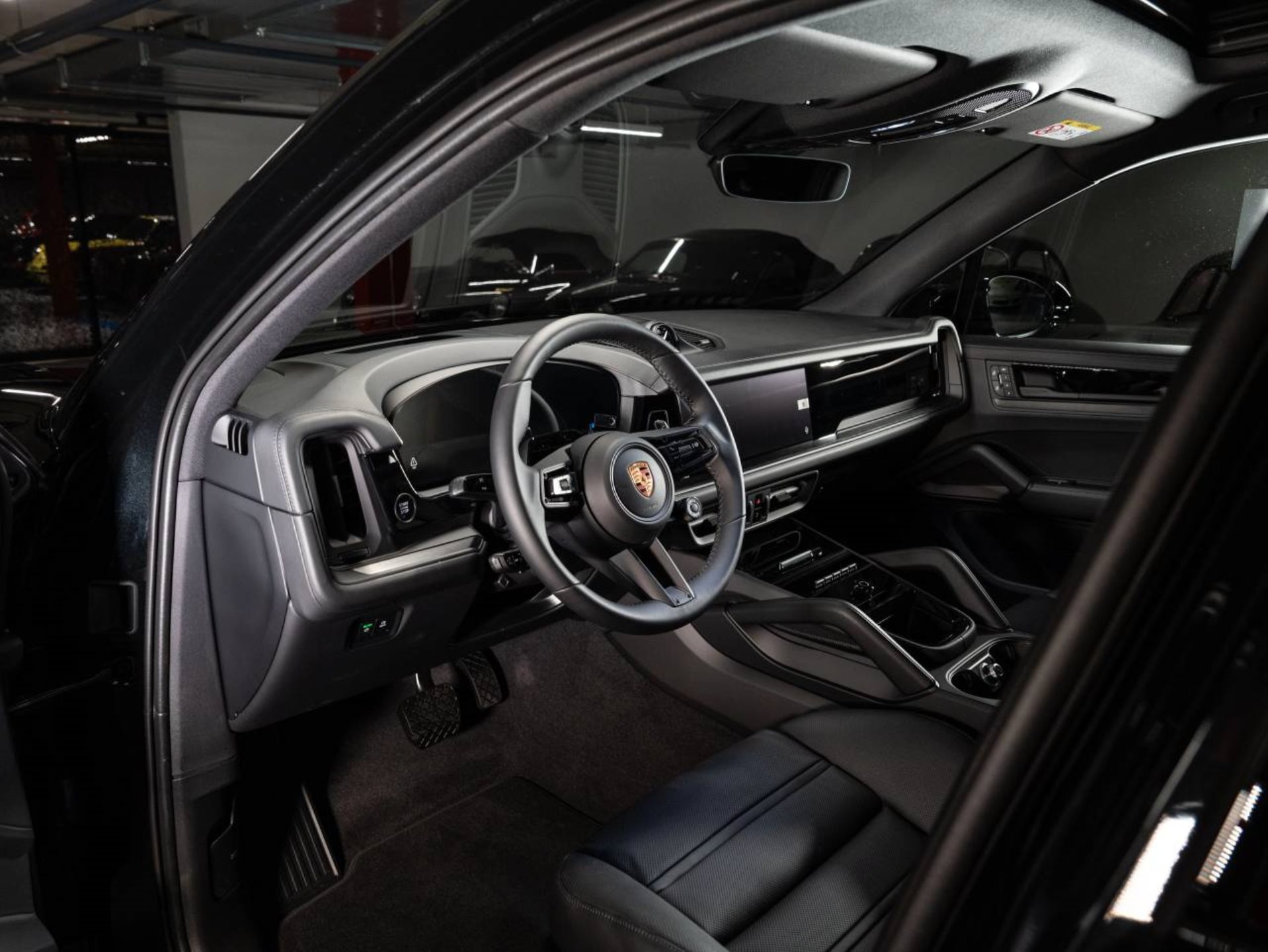 PORSCHE Cayenne E-Hybrid Black Edition-image-6