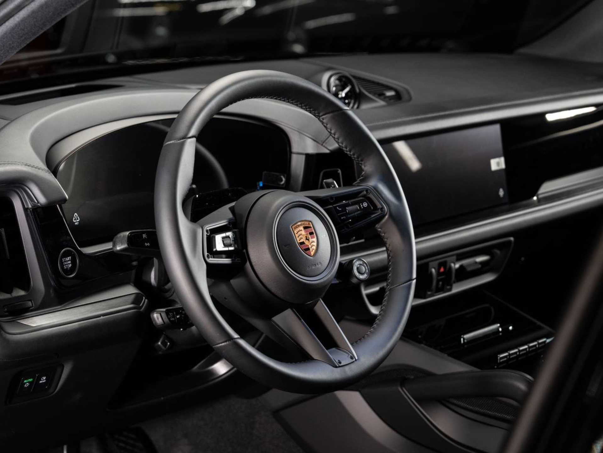PORSCHE Cayenne E-Hybrid Black Edition-image-9