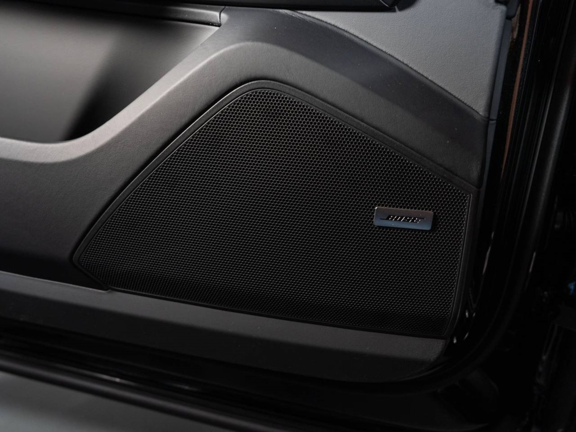 PORSCHE Cayenne E-Hybrid Black Edition-image-15