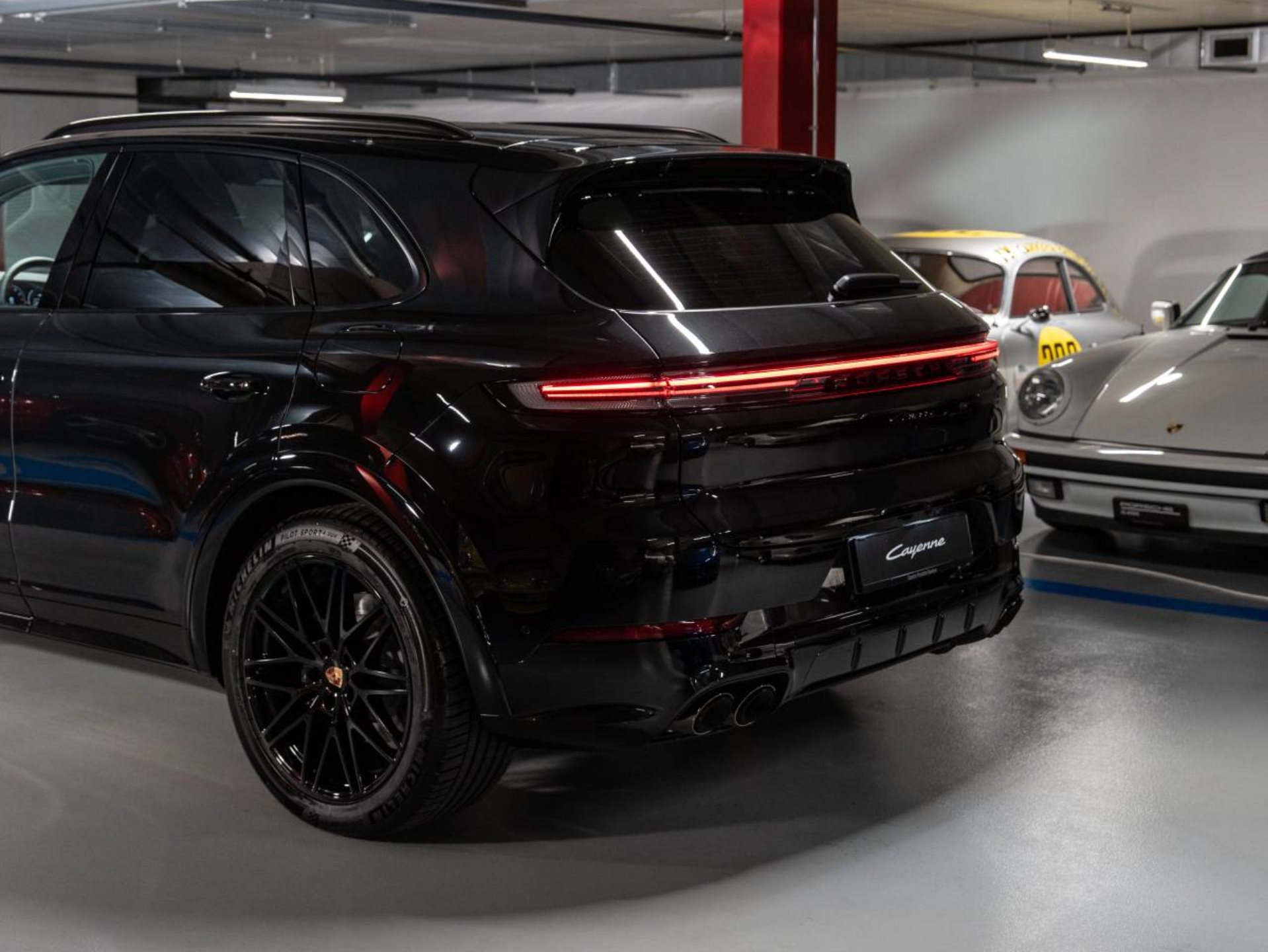 PORSCHE Cayenne E-Hybrid Black Edition-image-25