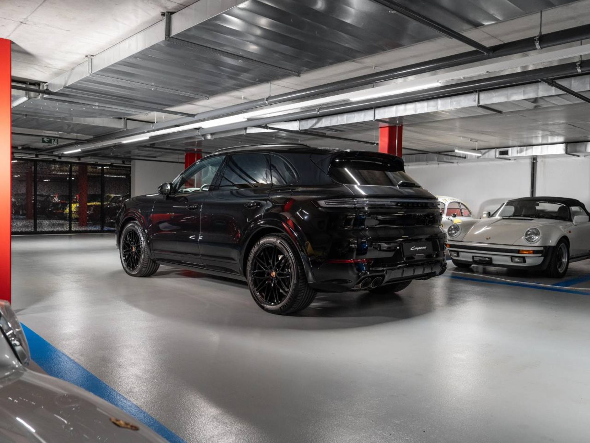 PORSCHE Cayenne E-Hybrid Black Edition-image-4