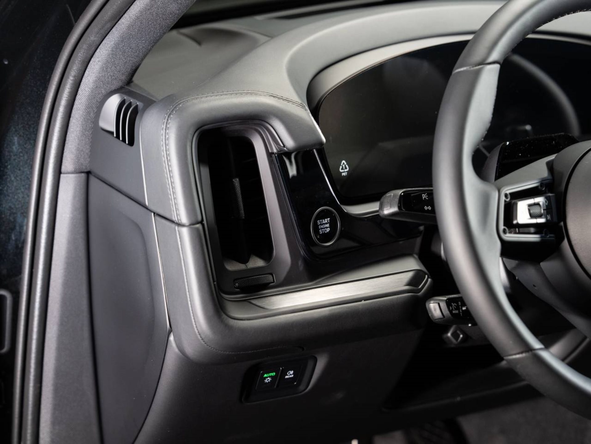 PORSCHE Cayenne E-Hybrid Black Edition-image-12