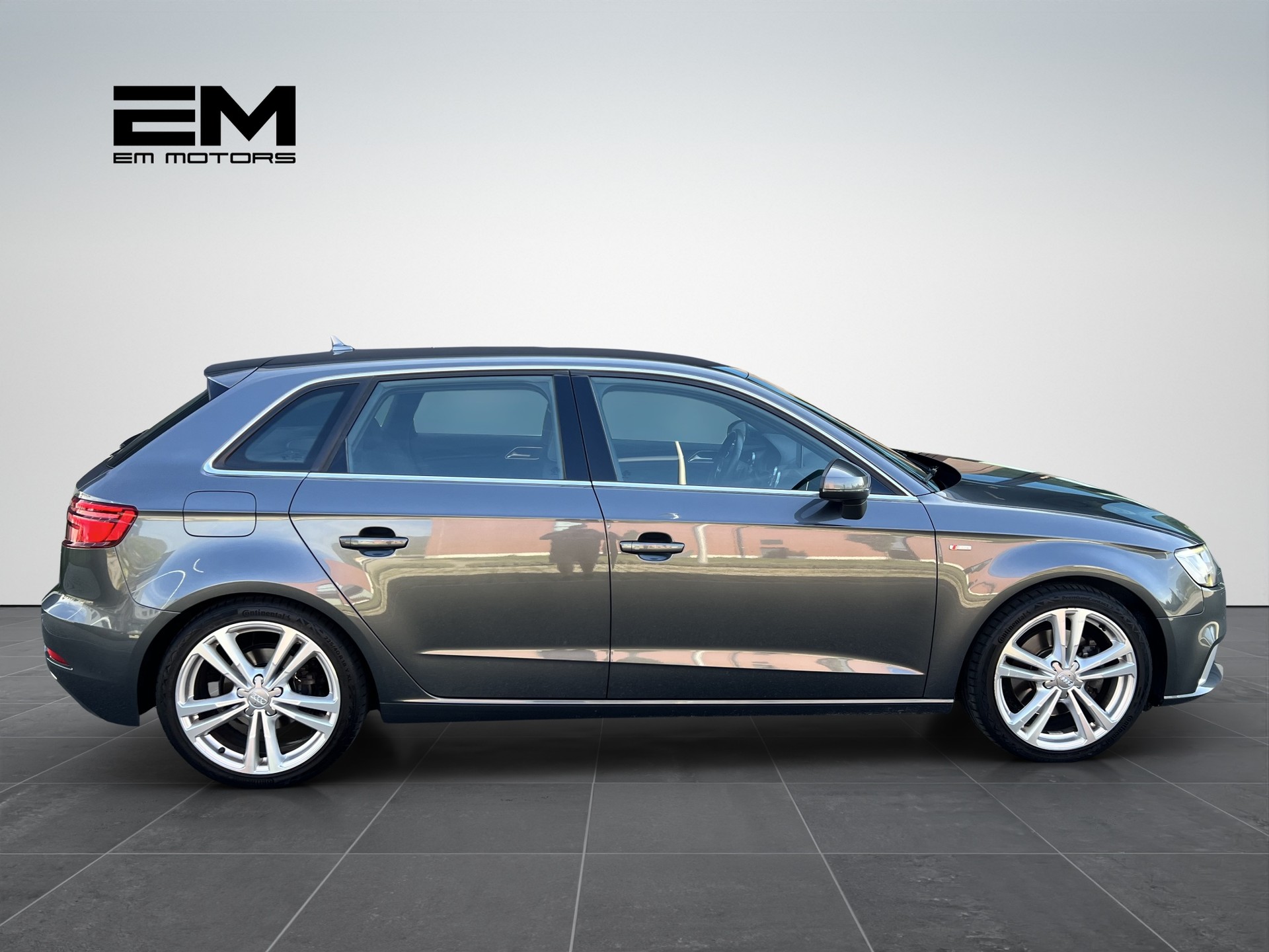 AUDI A3 Sportback S-Line 2.0 TFSI Sport Quattro S-tronic-image-6