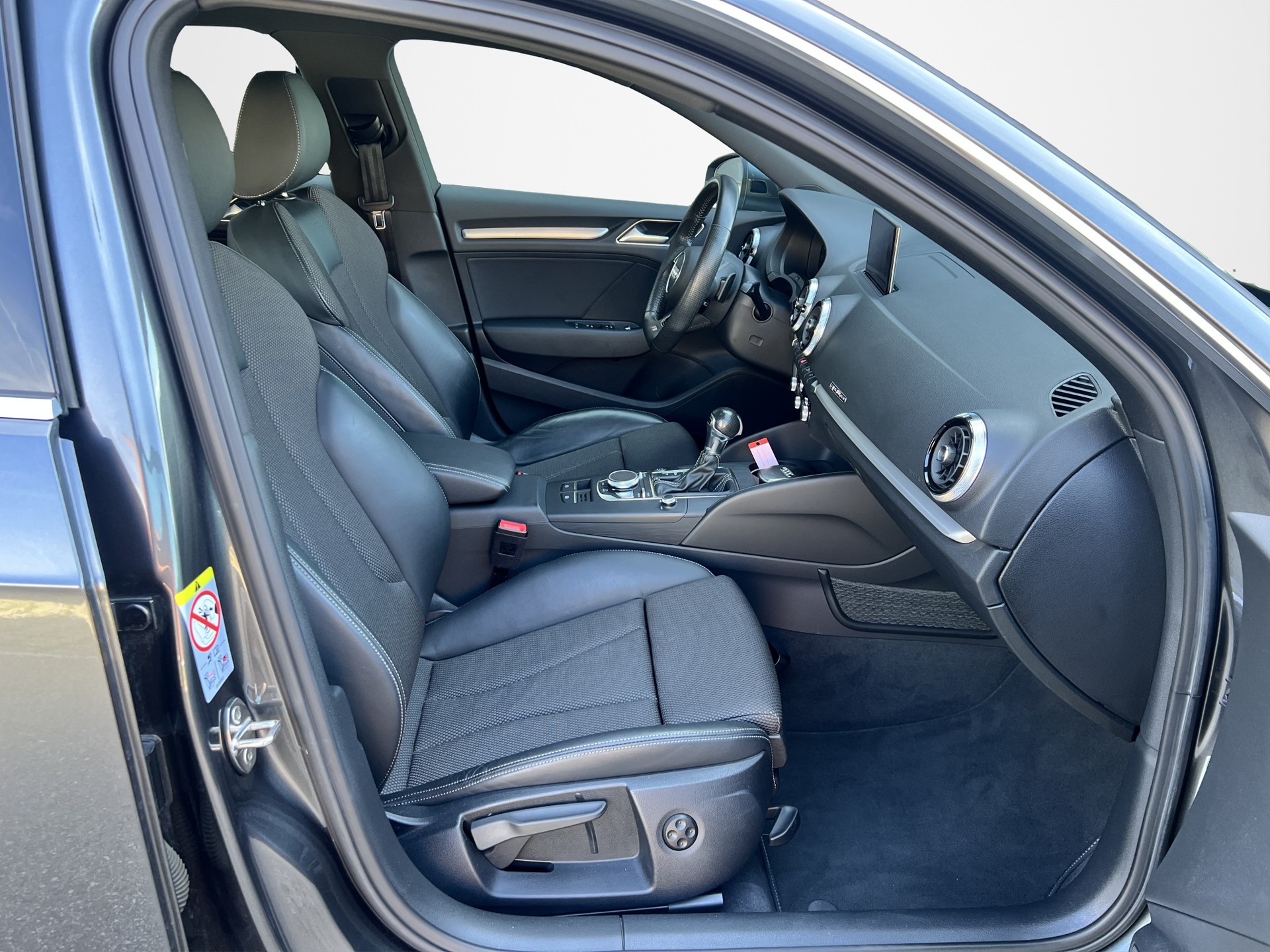AUDI A3 Sportback S-Line 2.0 TFSI Sport Quattro S-tronic-image-13
