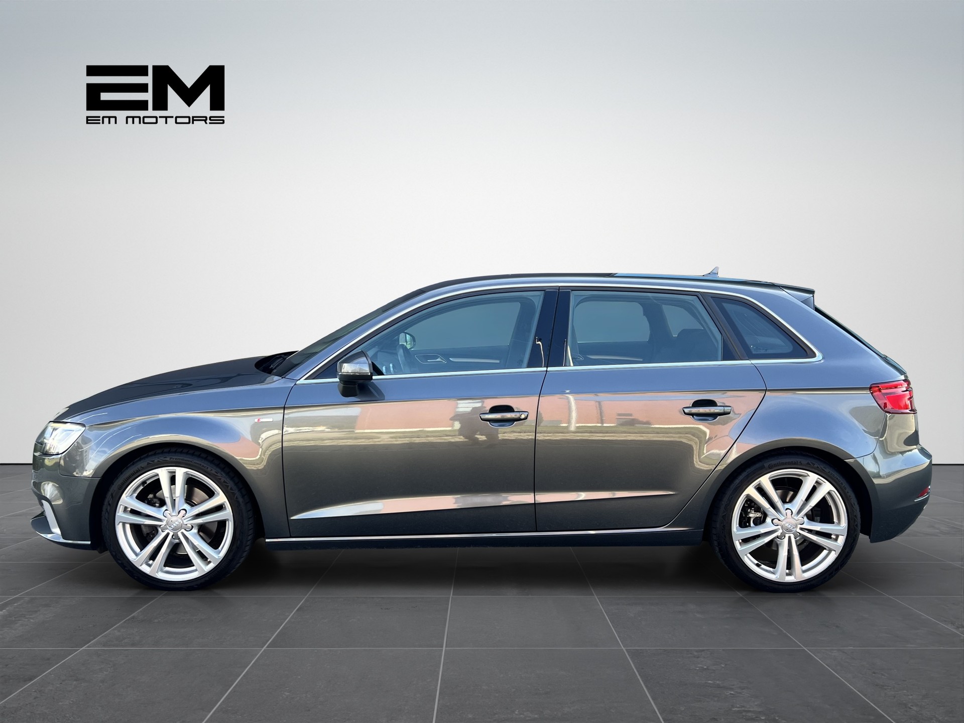 AUDI A3 Sportback S-Line 2.0 TFSI Sport Quattro S-tronic-showroom-element-2