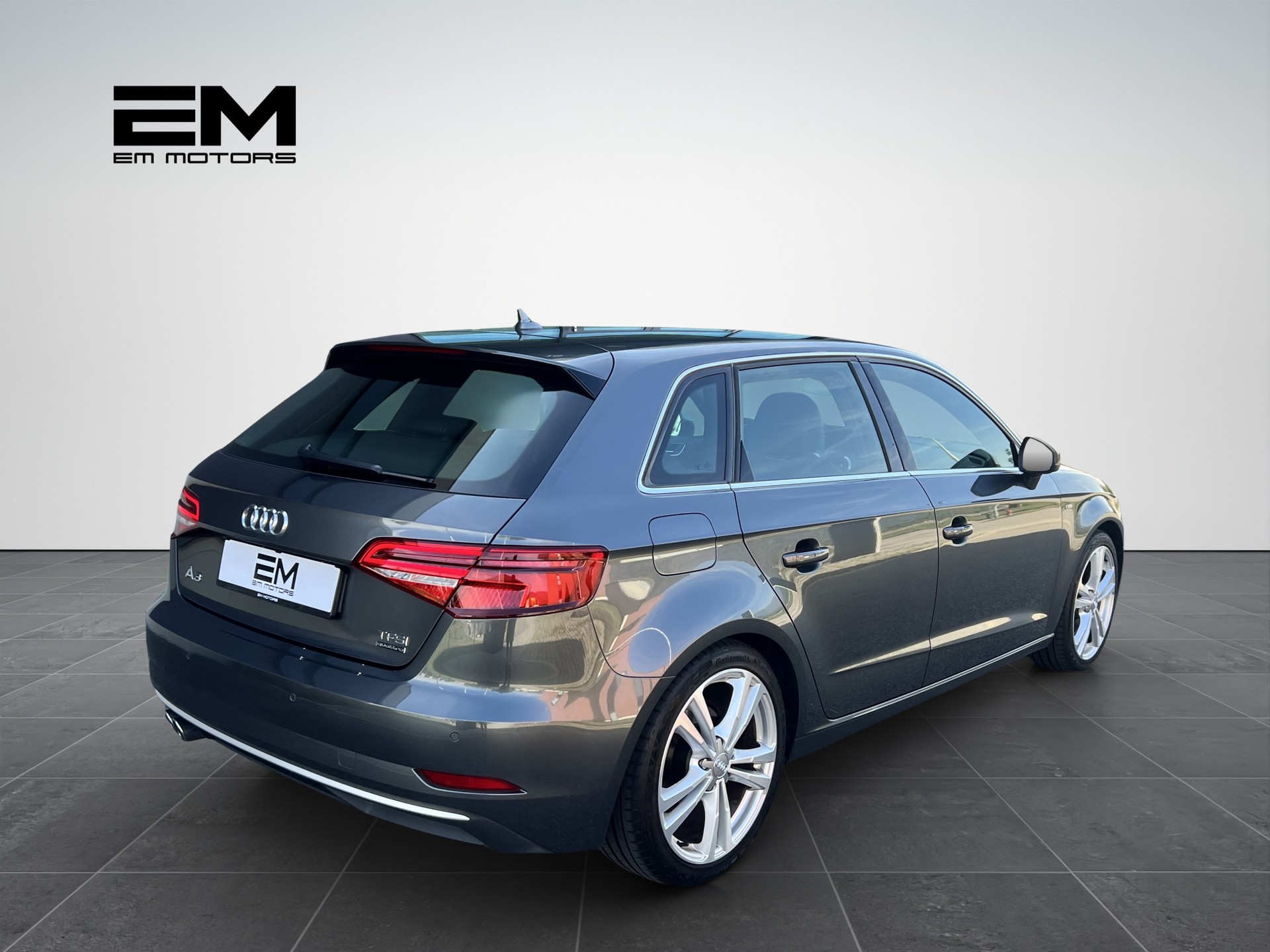 AUDI A3 Sportback S-Line 2.0 TFSI Sport Quattro S-tronic-image-5