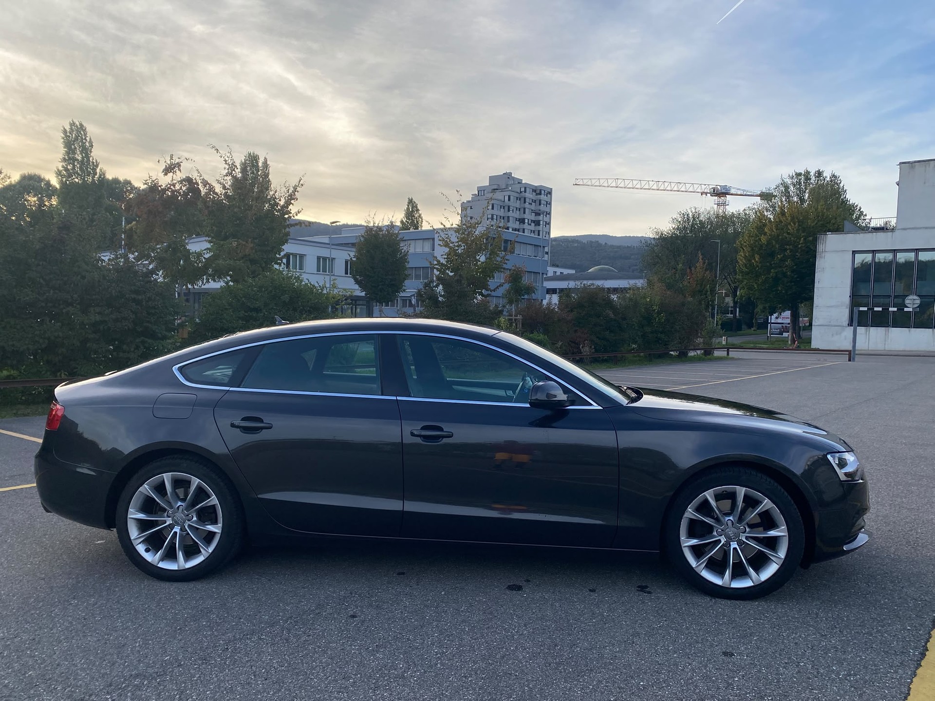 AUDI A5 Sportback MFK Sehr Gepflegt und Sauber Top Zustand-image-2