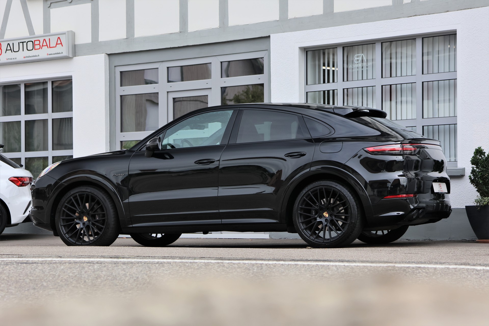PORSCHE Cayenne Coupé E-Hybrid Platinum Edition *BlackStyle*-showroom-element-3