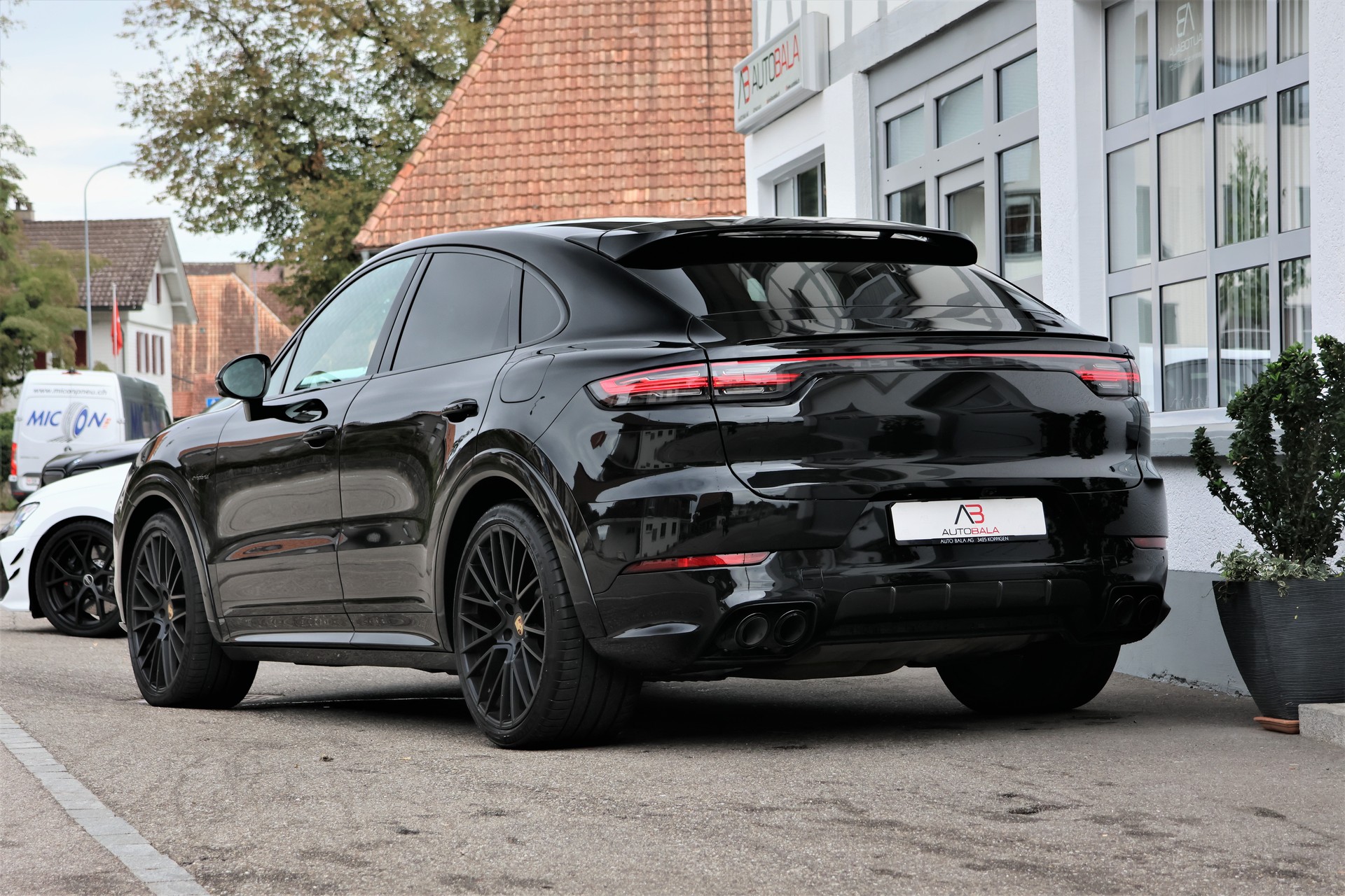PORSCHE Cayenne Coupé E-Hybrid Platinum Edition *BlackStyle*-showroom-element-2