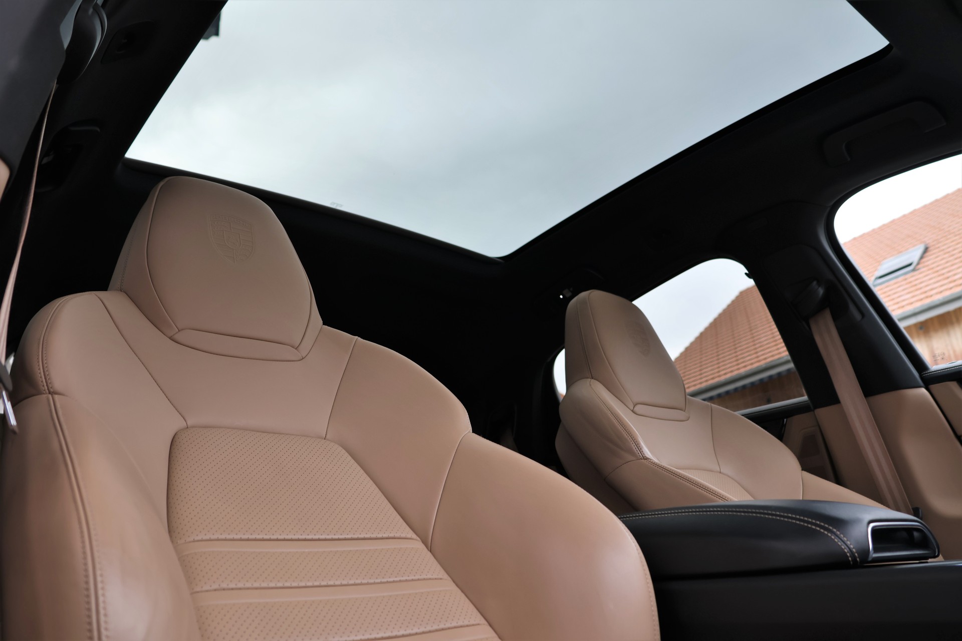 PORSCHE Cayenne Coupé E-Hybrid Platinum Edition *BlackStyle*-image-23