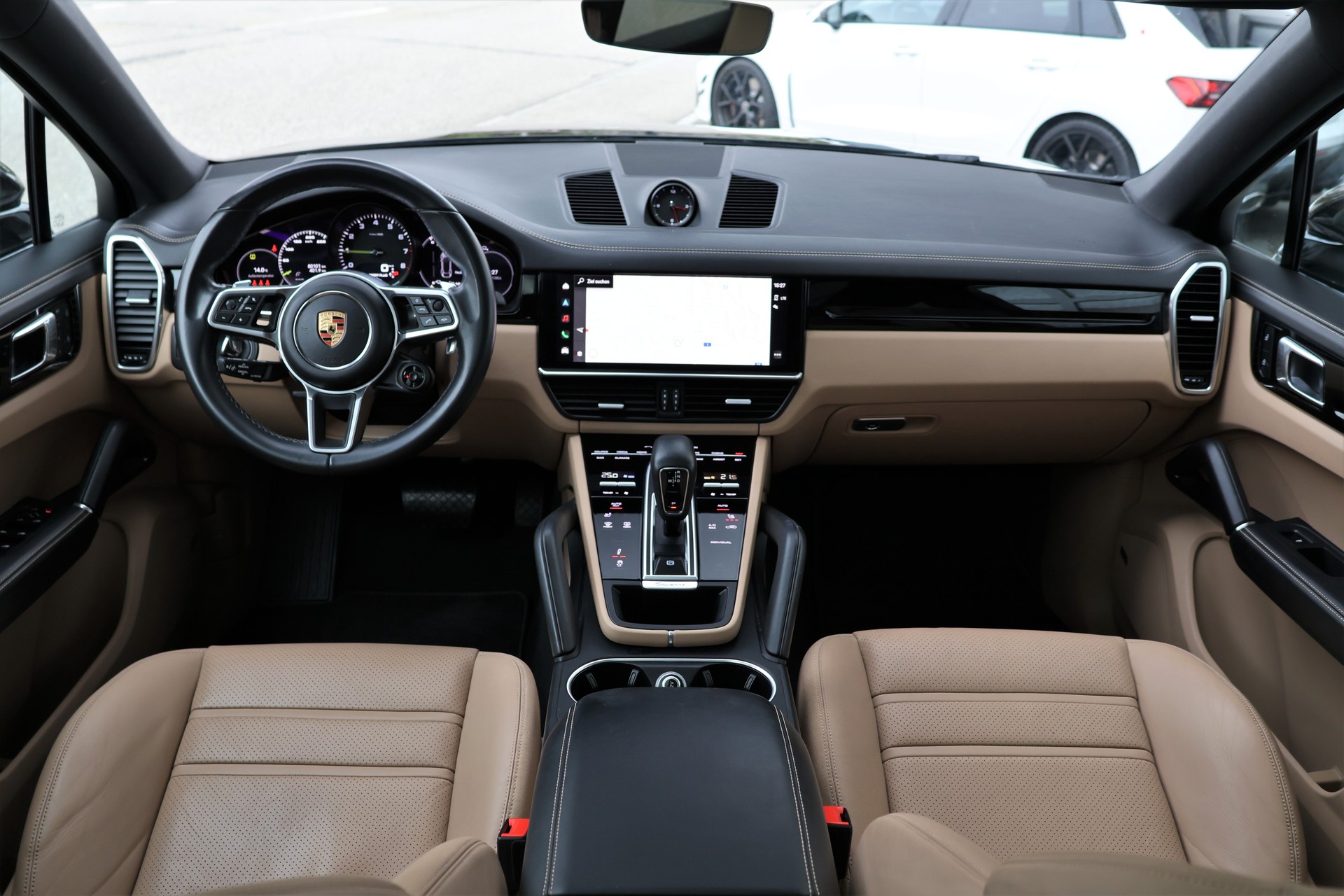 PORSCHE Cayenne Coupé E-Hybrid Platinum Edition *BlackStyle*-image-17