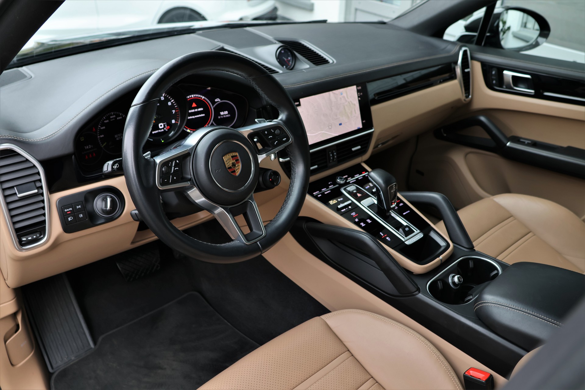 PORSCHE Cayenne Coupé E-Hybrid Platinum Edition *BlackStyle*-image-10