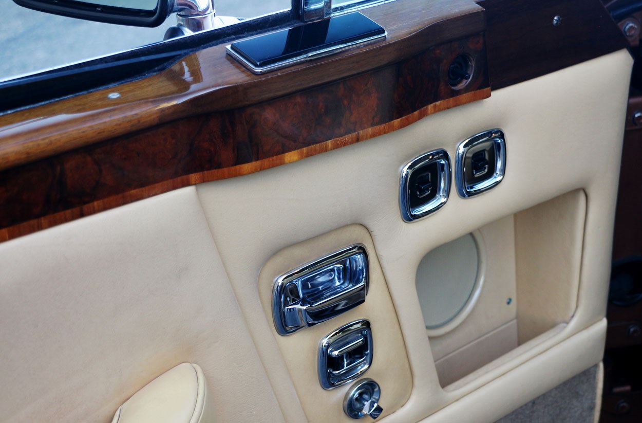 ROLLS-ROYCE CORNICHE Coupé-image-12