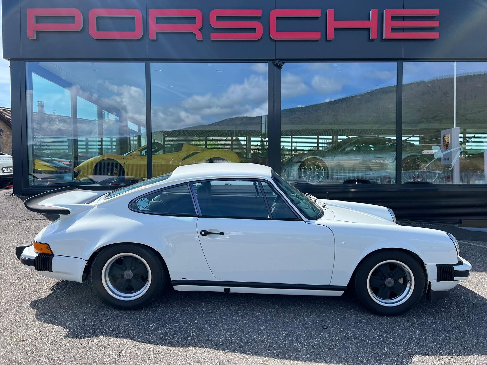 PORSCHE 911 Carrera 2.7
