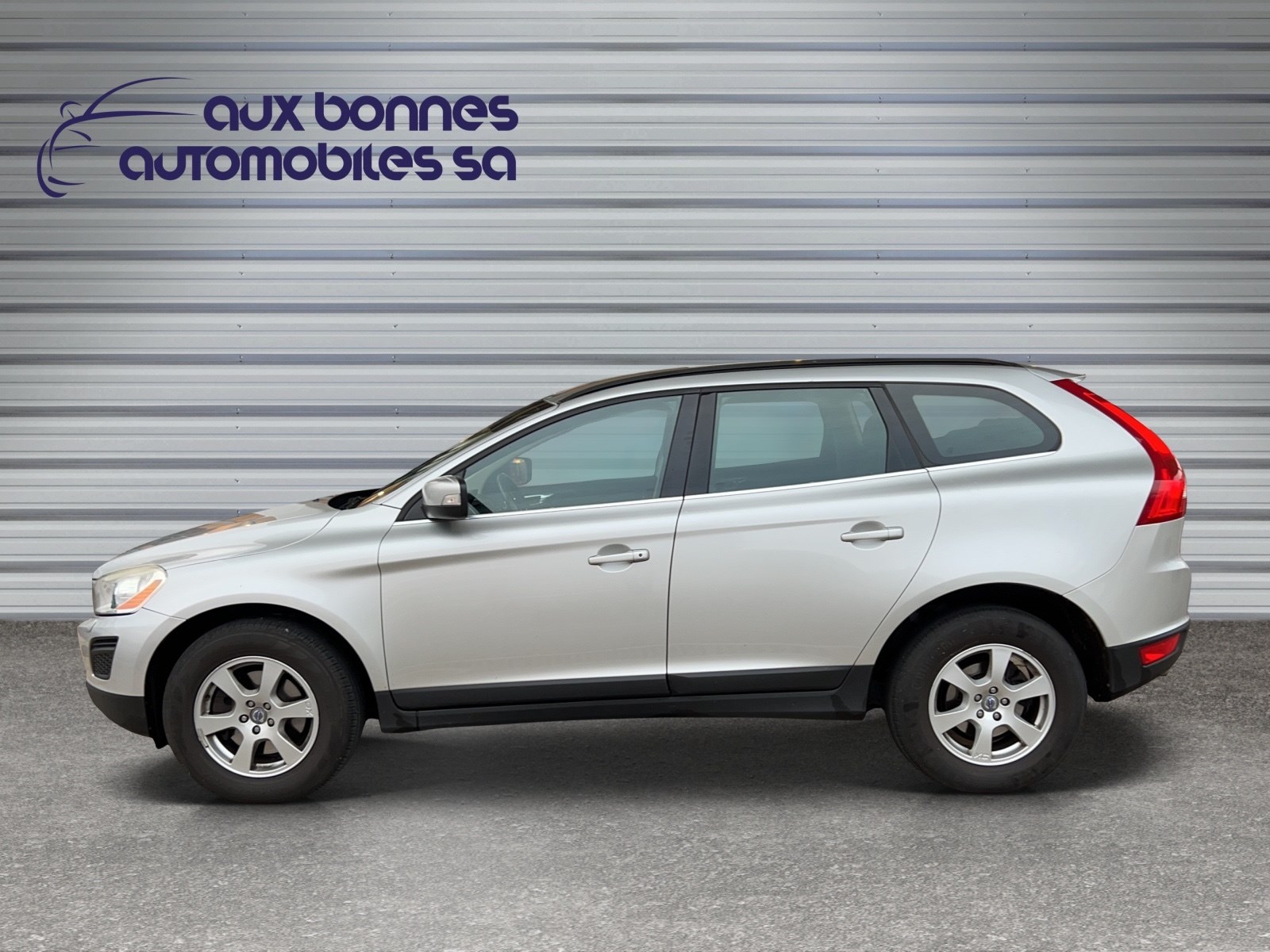 VOLVO XC60 D5 AWD Momentum Geartronic-showroom-element-1