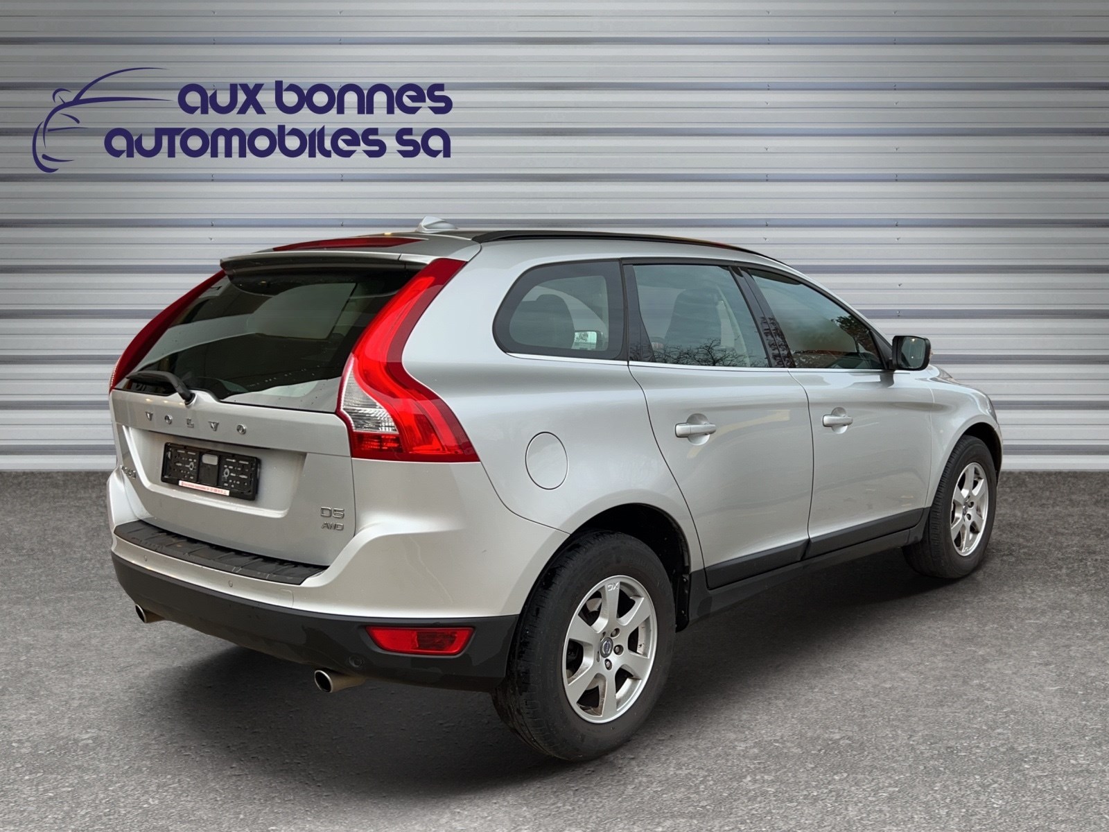 VOLVO XC60 D5 AWD Momentum Geartronic-showroom-element-3