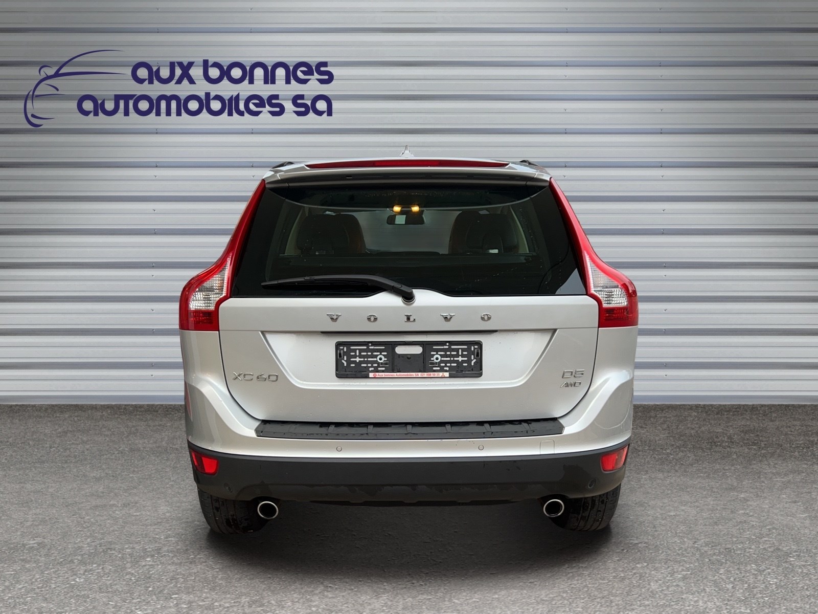 VOLVO XC60 D5 AWD Momentum Geartronic-image-7