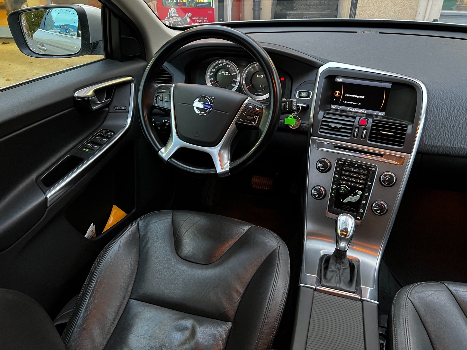 VOLVO XC60 D5 AWD Momentum Geartronic-image-8