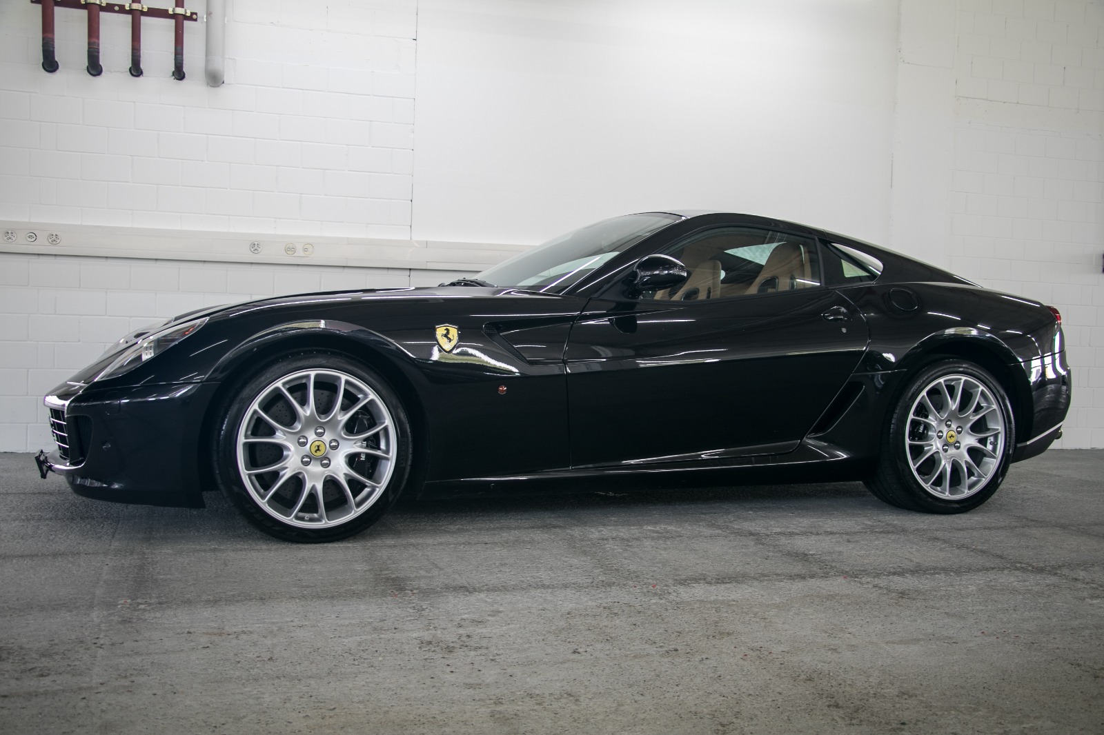 FERRARI 599 GTB-image-4