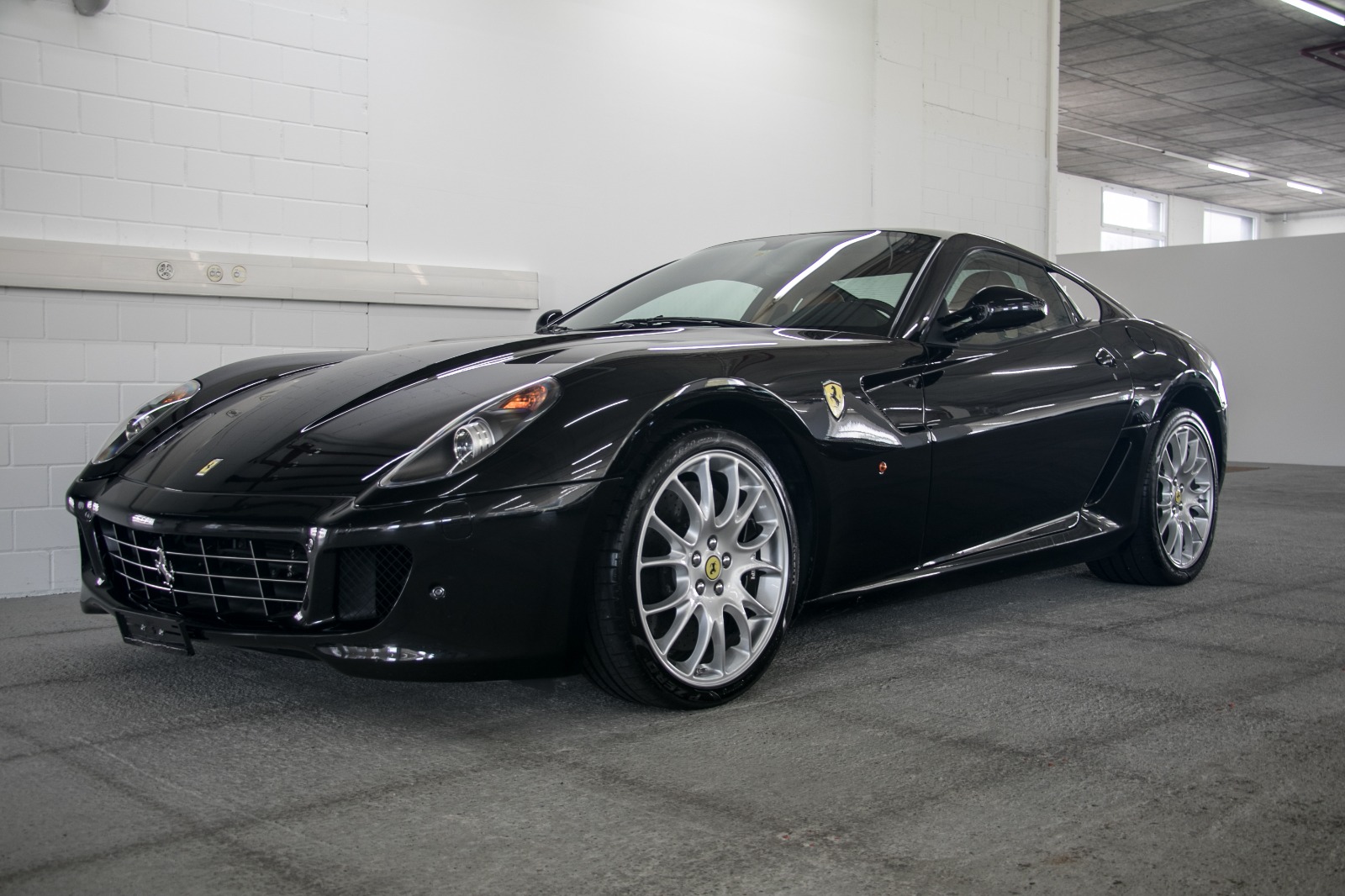 FERRARI 599 GTB-image-1