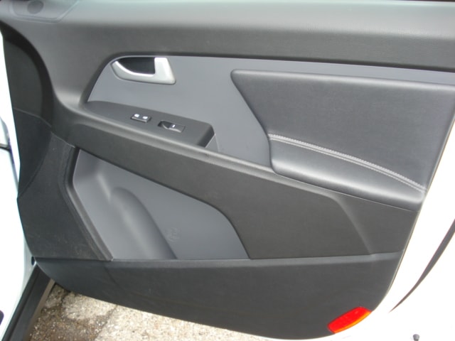 KIA Sportage 2.0 CRDi Style 4WD Automatic-image-22