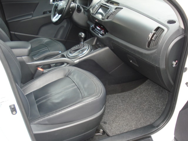 KIA Sportage 2.0 CRDi Style 4WD Automatic-image-21