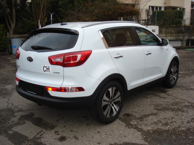 KIA Sportage 2.0 CRDi Style 4WD Automatic-image-5