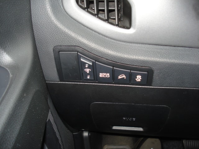 KIA Sportage 2.0 CRDi Style 4WD Automatic-image-16