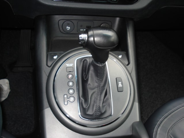 KIA Sportage 2.0 CRDi Style 4WD Automatic-image-9