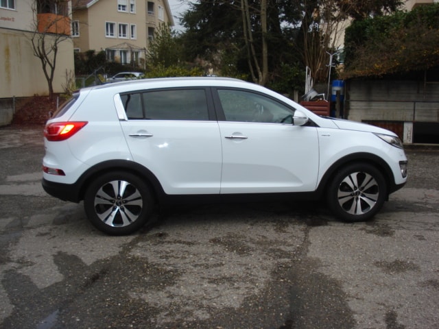 KIA Sportage 2.0 CRDi Style 4WD Automatic-image-6