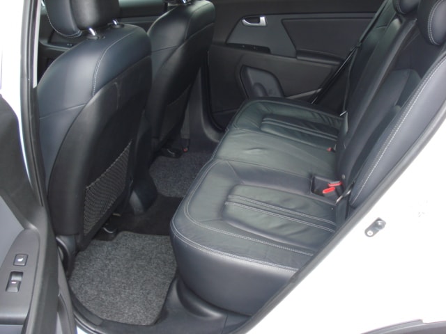 KIA Sportage 2.0 CRDi Style 4WD Automatic-image-15