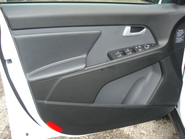 KIA Sportage 2.0 CRDi Style 4WD Automatic-image-14