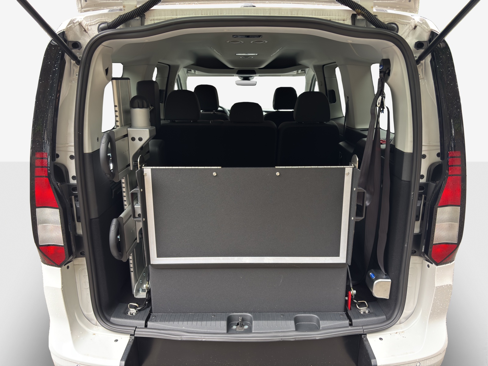 VW Rollstuhlumbau Caddy Maxi 1.5 TSI Liberty DSG-image-12